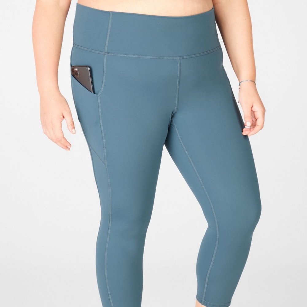 Fabletics | Oasis High-Waisted Pocket Capri | 3X